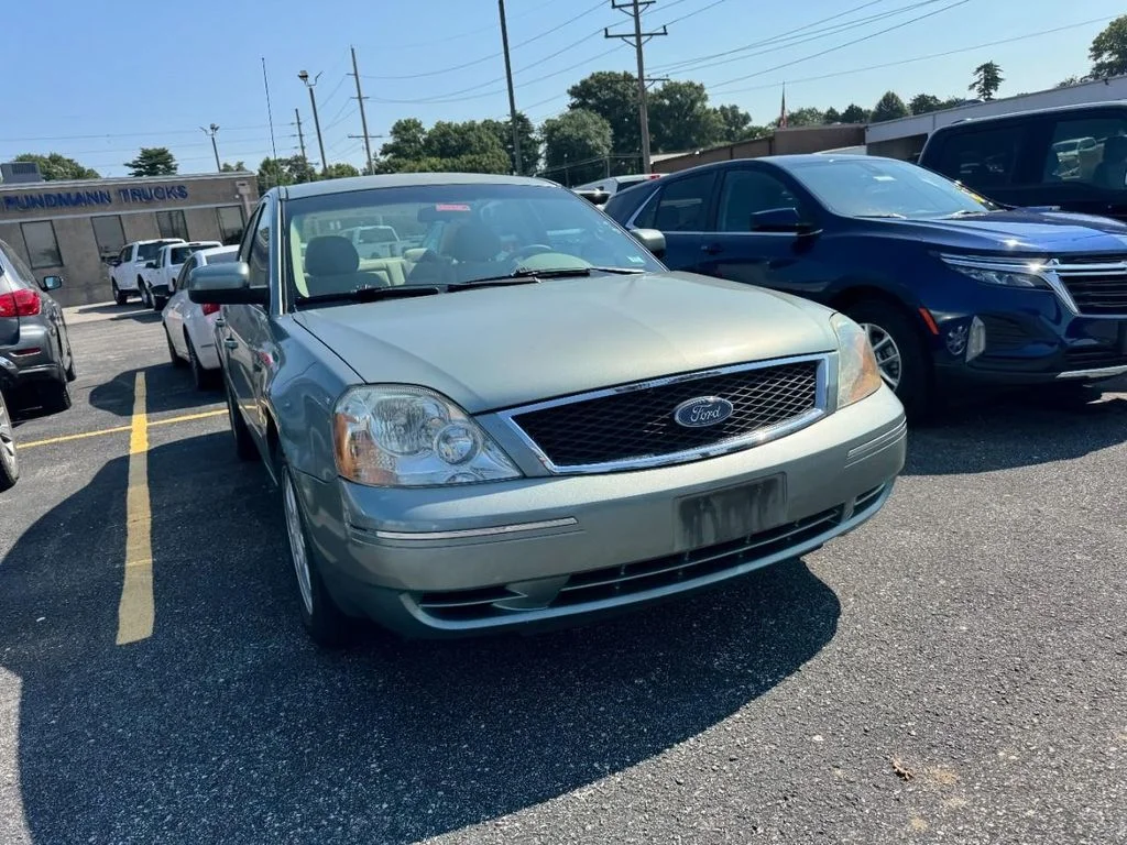 Used 2005 Titanium Green Metallic Ford SE image 2