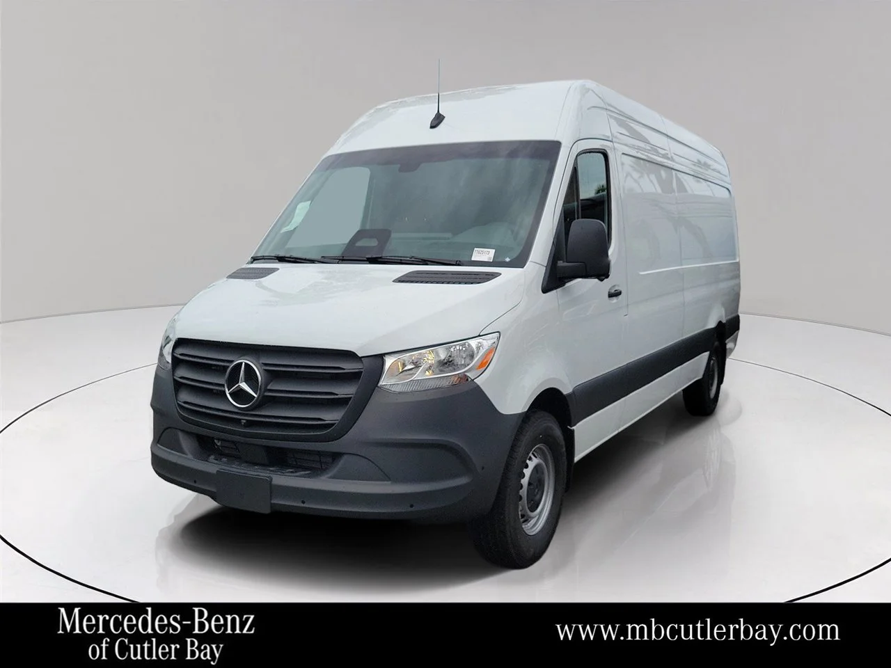 New 2026 Arctic+White Mercedes-Benz Cargo 170 WB image 1