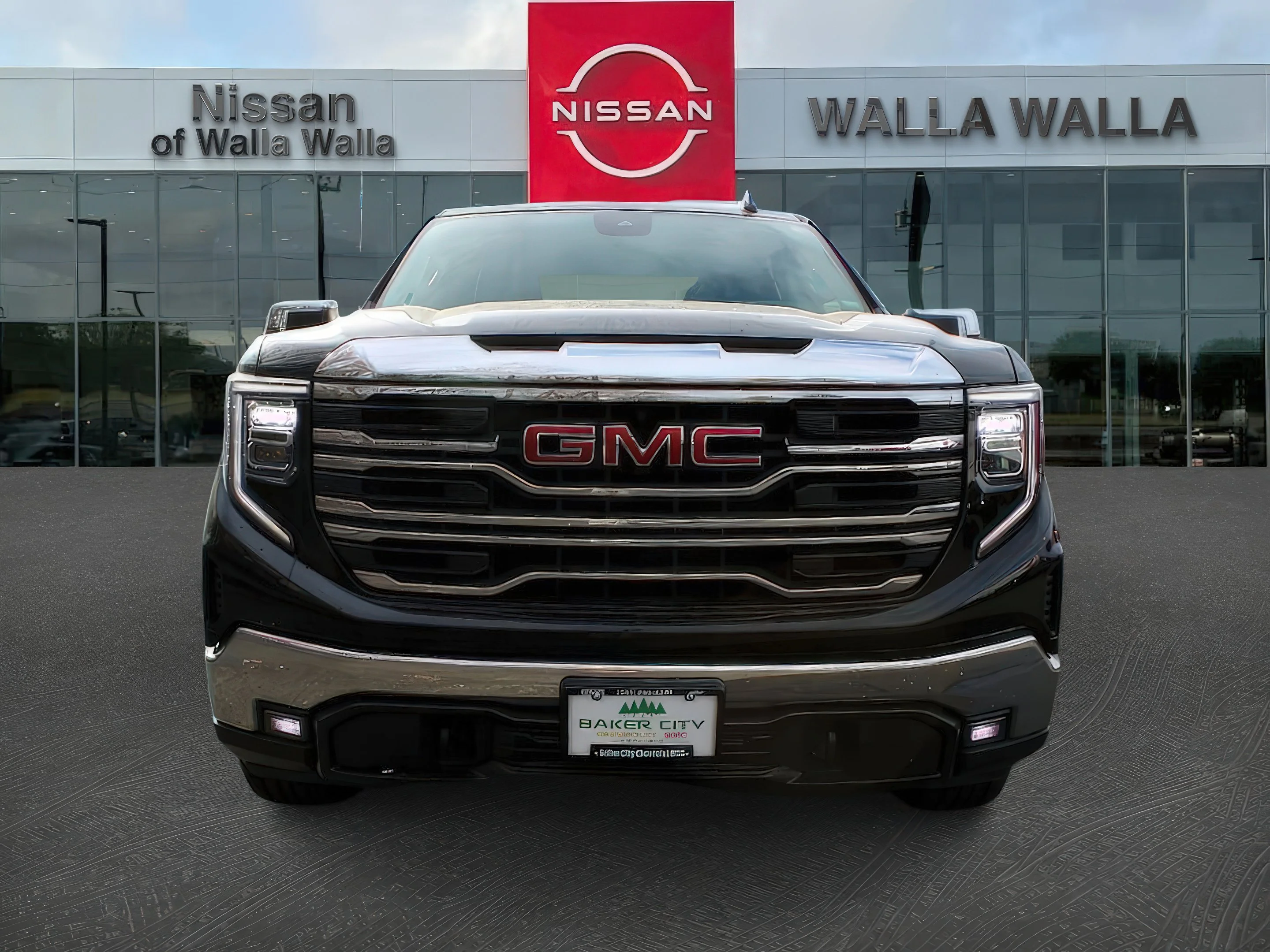 2024 GMC Sierra 1500 SLT - Photo 2