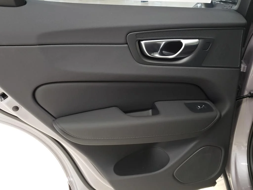 2026 Volvo XC60 Plus - Photo 13