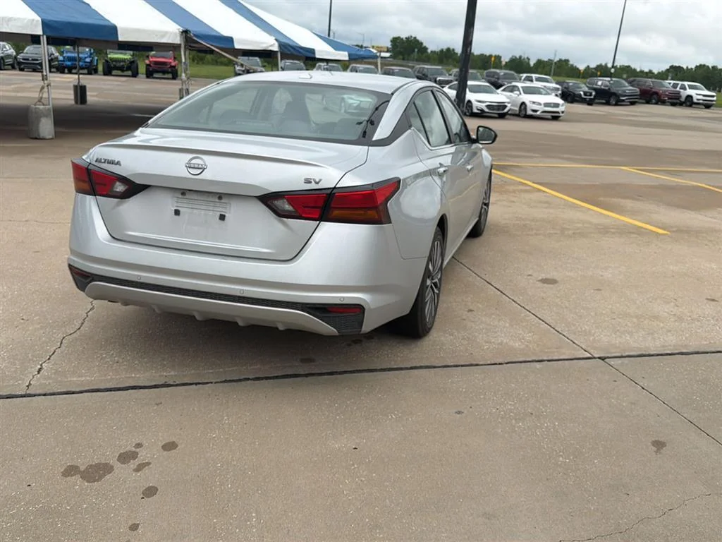 Certified Used 2024 Brilliant Silver Metallic Nissan 2.5 SV image 4