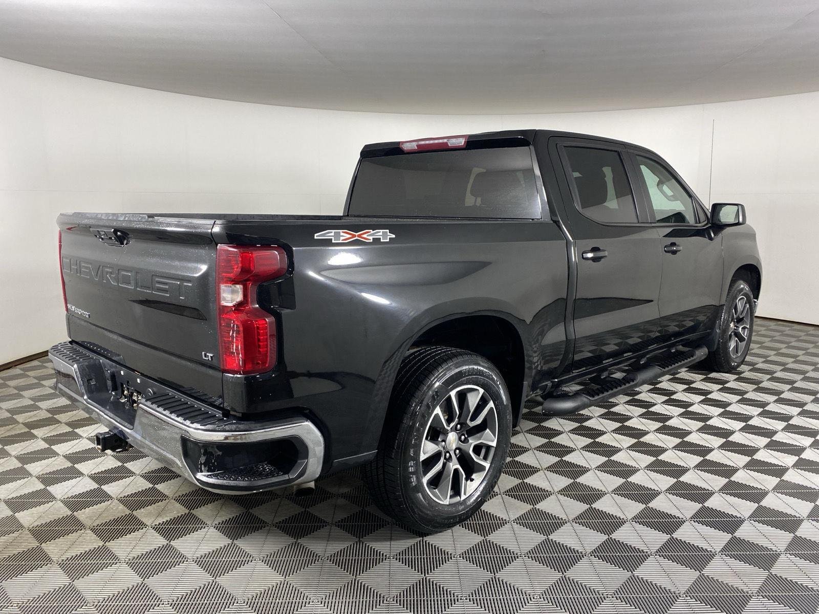Used 2022 Black Chevrolet LT image 9