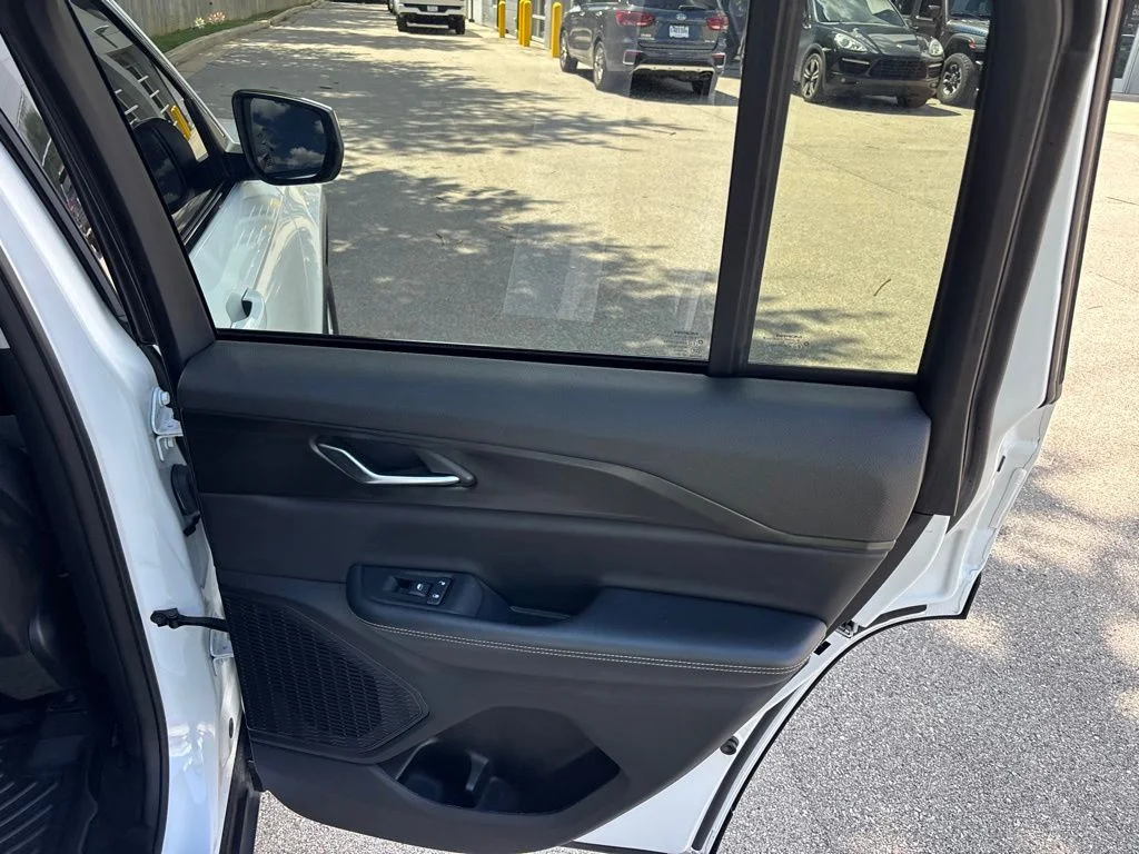 Used 2023 Bright White Clearcoat Jeep Laredo image 39