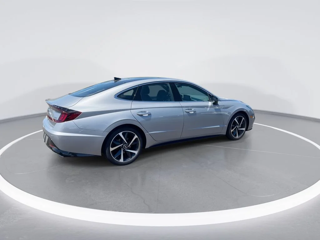 Used 2023 Silver Hyundai SEL Plus image 8