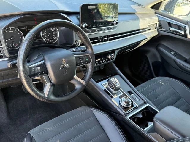Used 2024 Blue Mitsubishi SE image 8