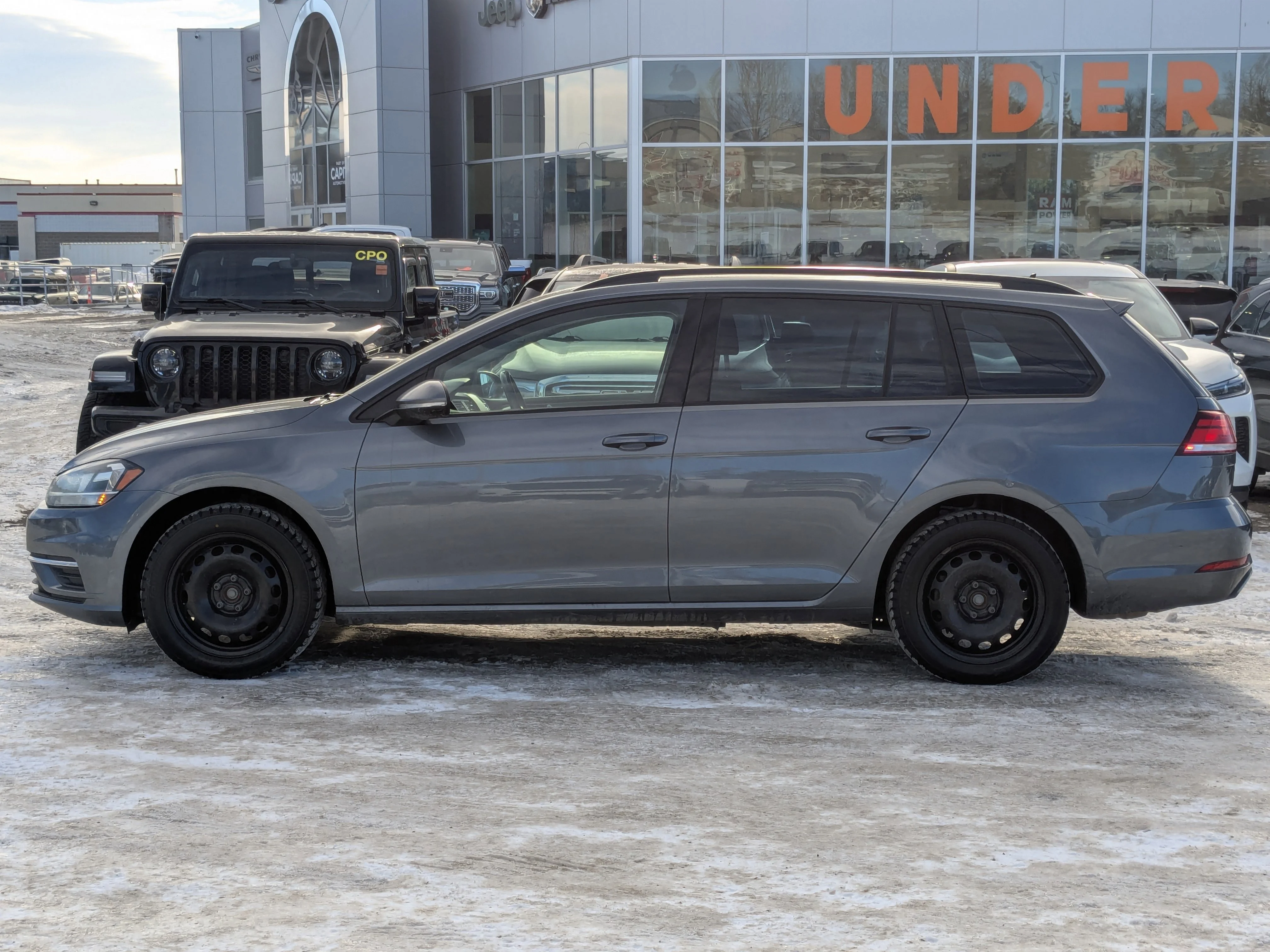 Used 2019 Grey Volkswagen Comfortline image 5
