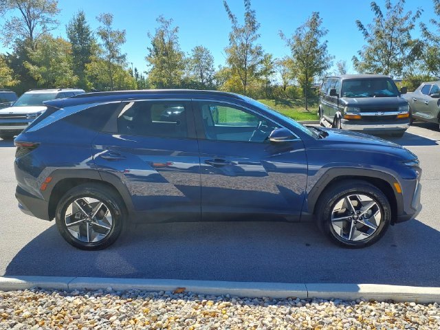 Used 2025 Blue Hyundai SEL Convenience image 4