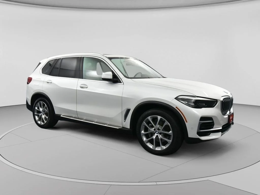 Used 2022 White BMW sDrive40i image 43