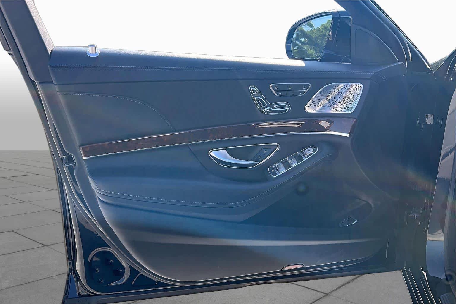 Used 2014 designo Mocha Black Mercedes-Benz S 550 image 21