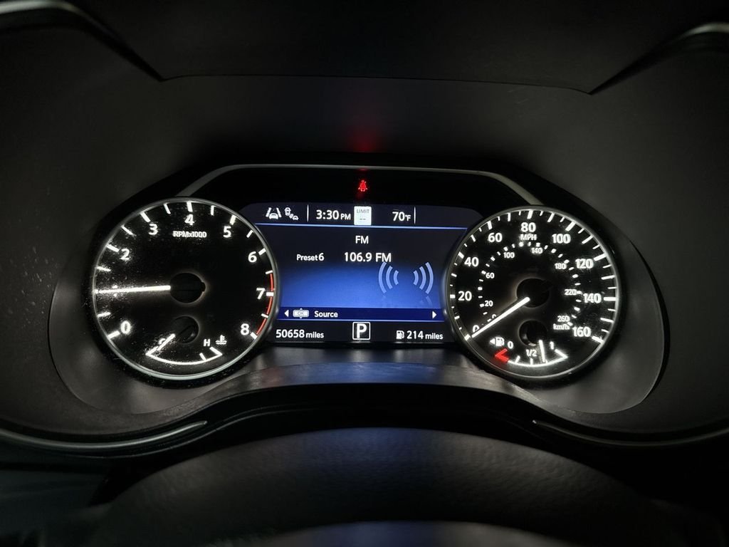 Used 2021 Super Black Nissan SR image 23