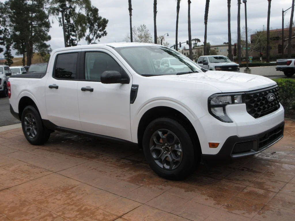 New 2026 Oxford White Ford XLT image 6