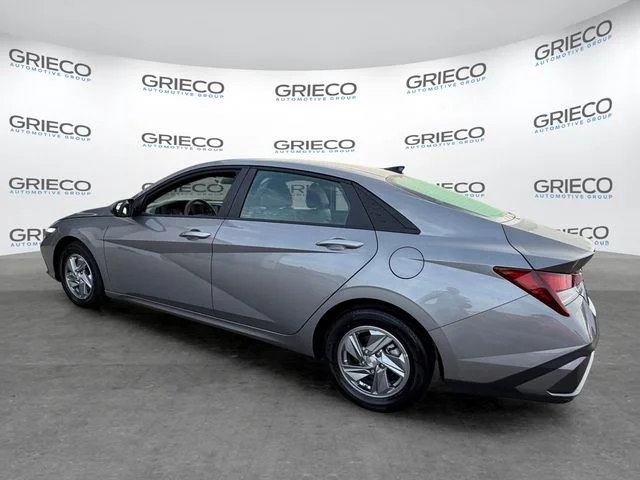 Used 2024 Metal Hyundai SE image 5