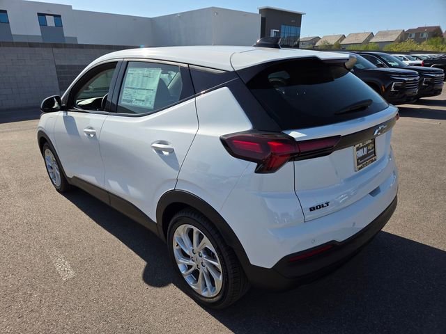 New 2027 Summit White Chevrolet LT image 3