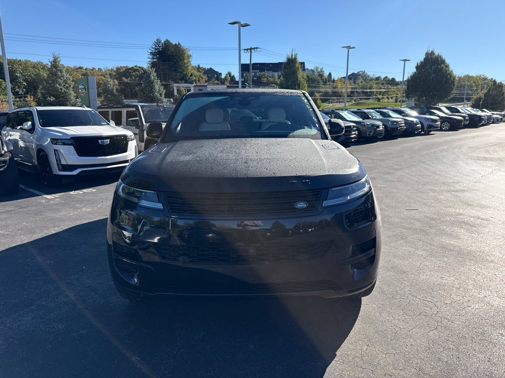 Used 2025 Santorini Black Metallic Land Rover SE image 2