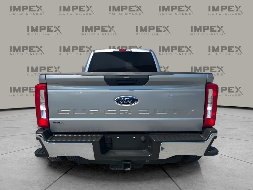 Used 2024 Silver Ford XLT image 4