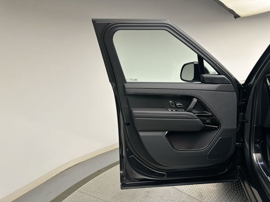 New 2026 Carpathian Grey Land Rover Dynamic SE image 9