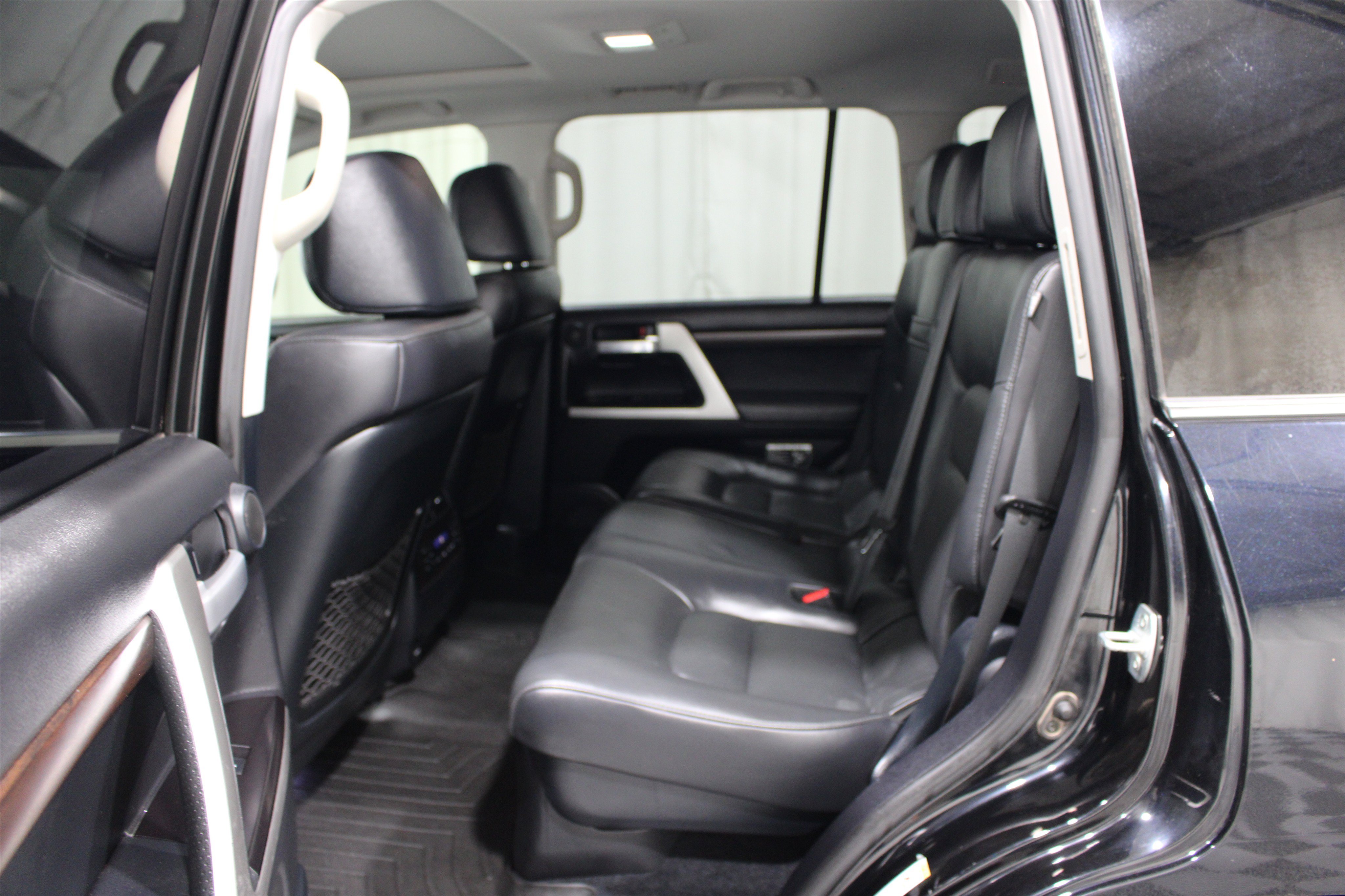 Used 2018 Midnight Black Metallic Toyota 4WD V8 image 20