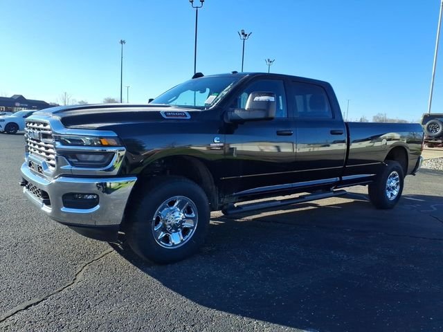New 2026 Diamond Black Crystal Pearl-Coat Exterior Paint RAM Tradesman image 3