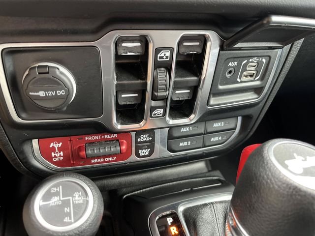 Used 2024 Hydro Blue Pearlcoat Jeep Rubicon image 20