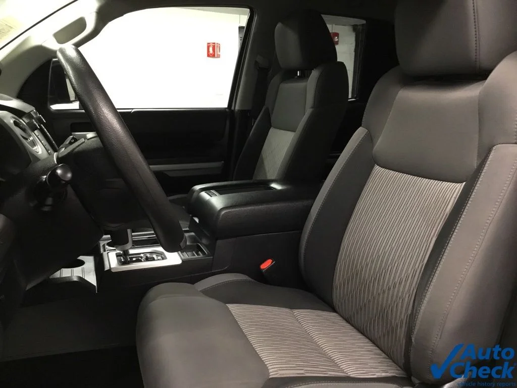 Used 2017 Silver Toyota SR5 image 29