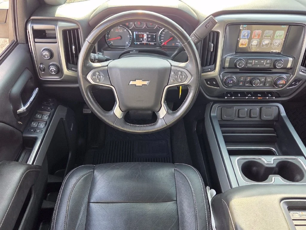 Used 2018 SUMMIT WHITE Chevrolet LT image 7