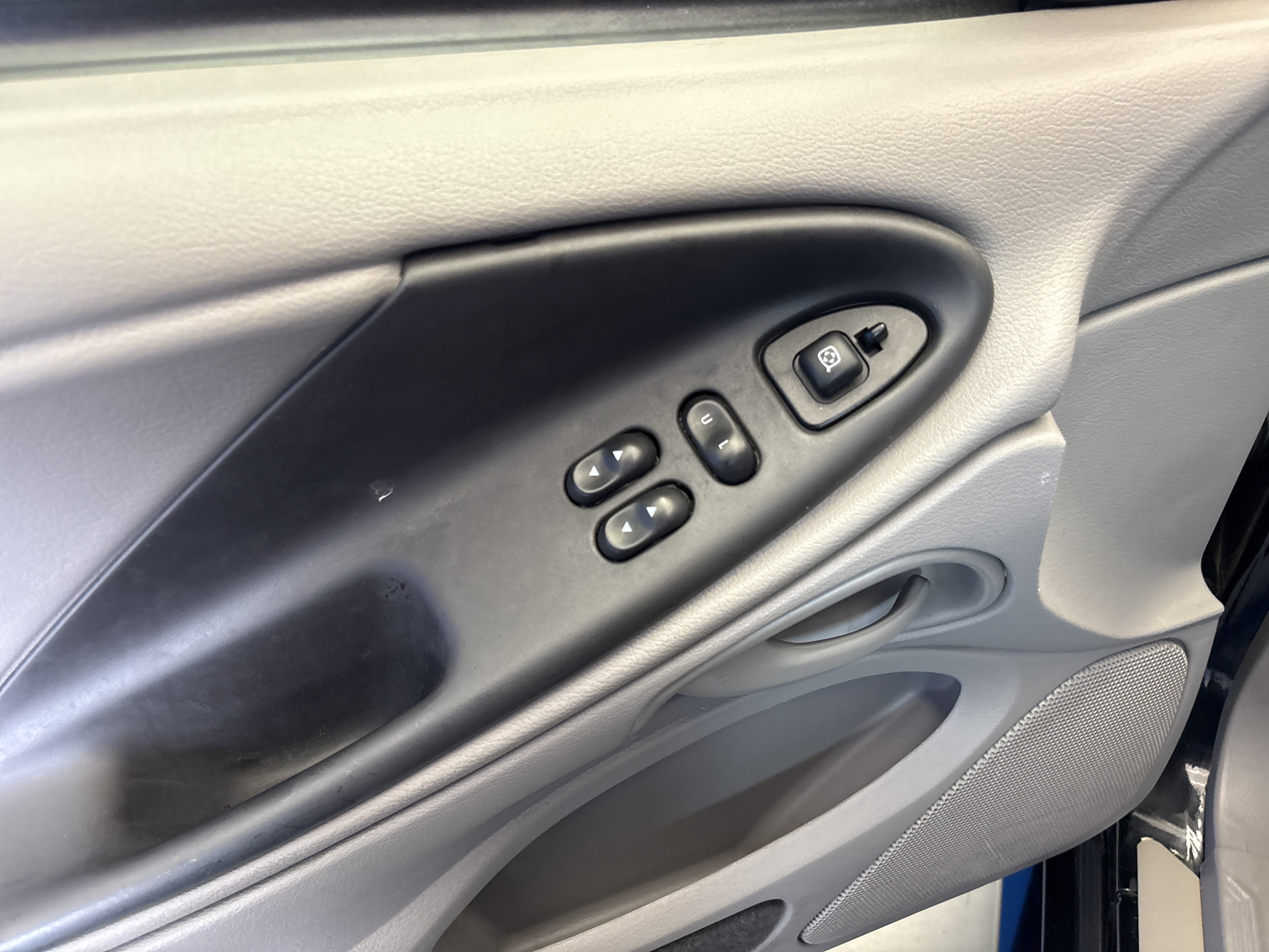 Used 2003 Black Ford Standard image 10