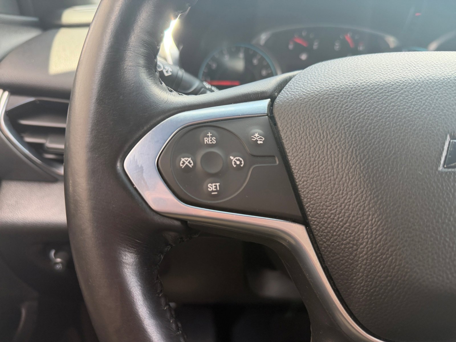 Used 2022 Summit White Chevrolet LT Cloth image 11