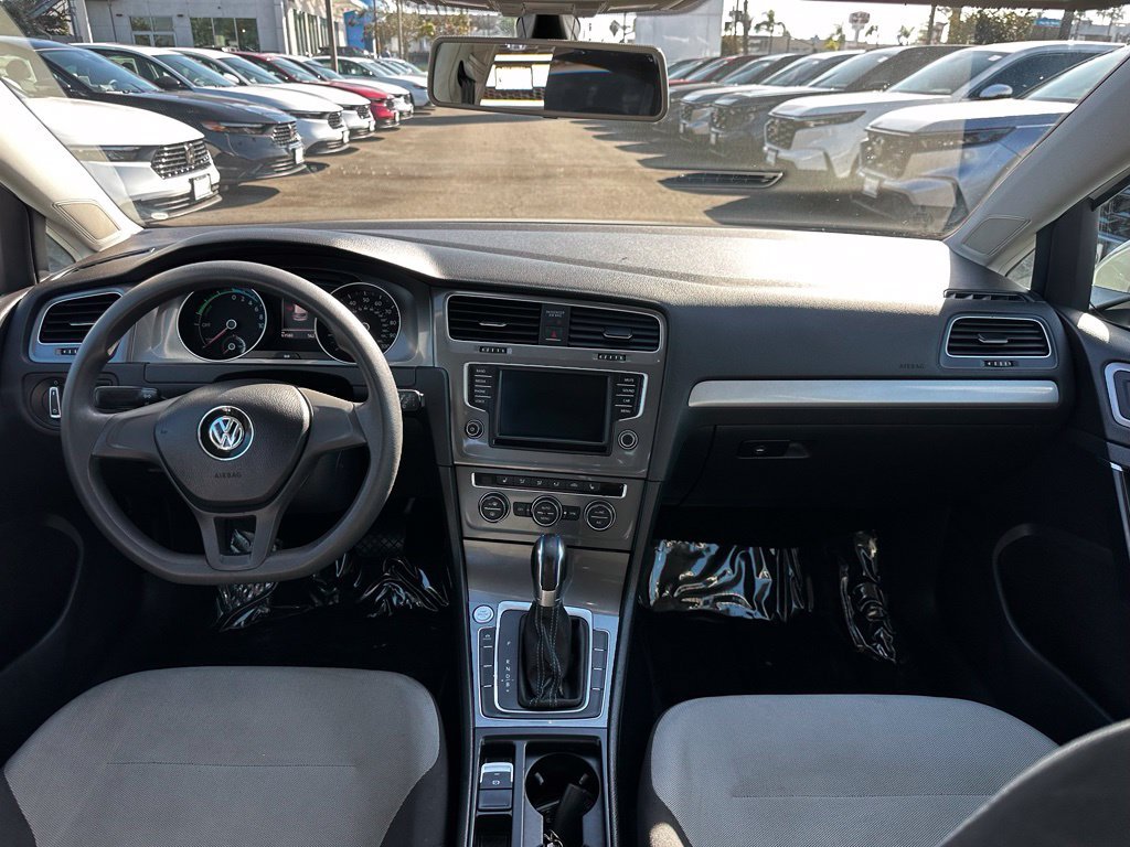 Used 2016 White Volkswagen SE image 18