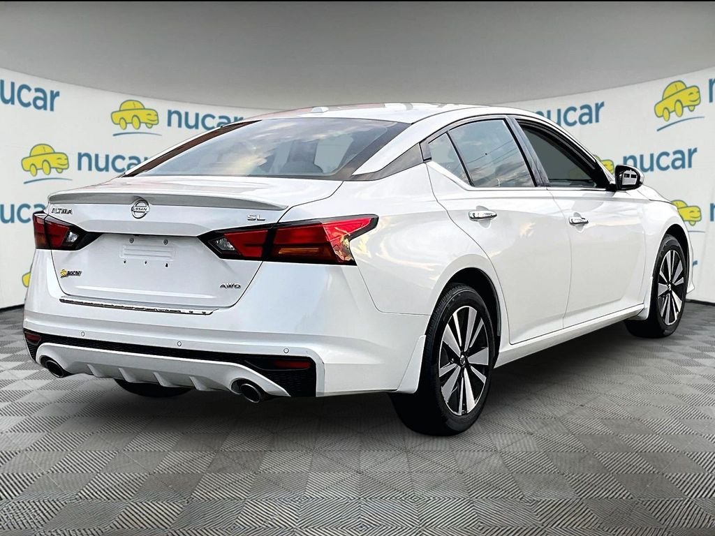 Used 2019 White Nissan 2.5 SL image 6