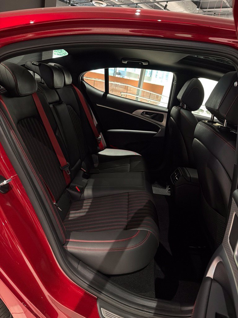 2023 GENESIS G70 Standard - Photo 18