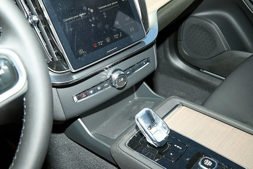 New 2026 Onyx Black Volvo Plus image 15