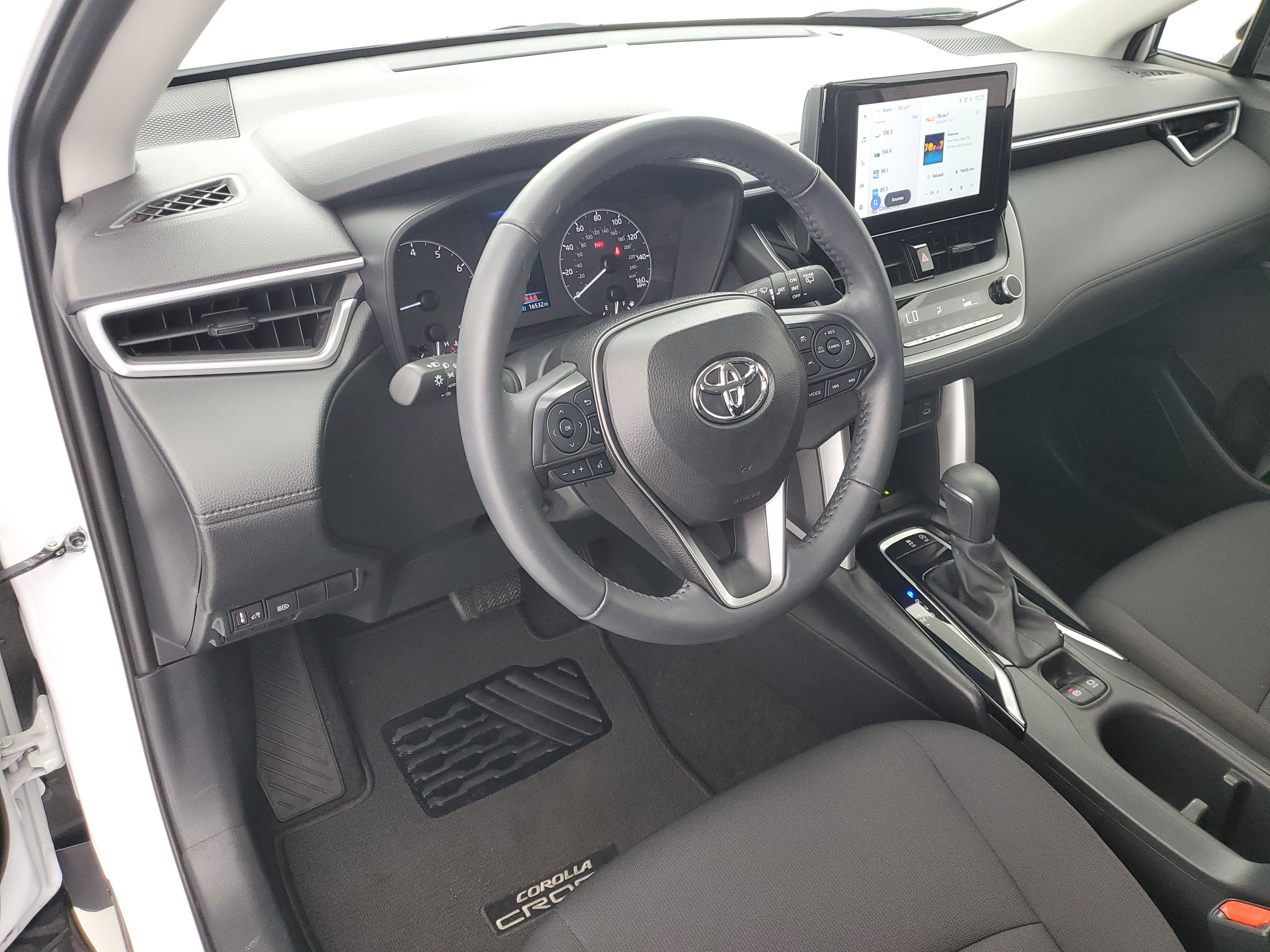 Used 2024 Wind Chill Pearl Toyota LE image 19