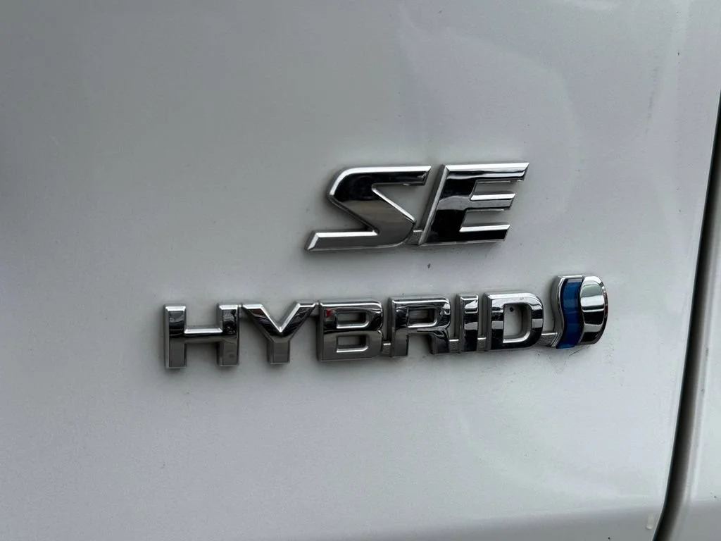 Used 2023  Toyota Hybrid SE image 11