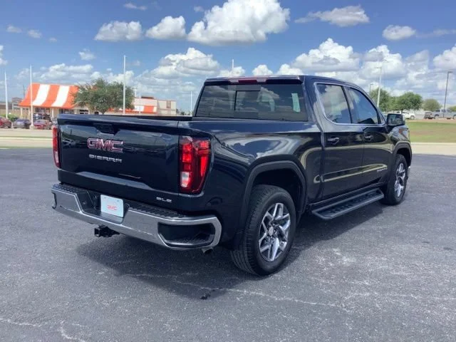 Certified Used 2026 Titanium Rush Metallic GMC SLE image 5