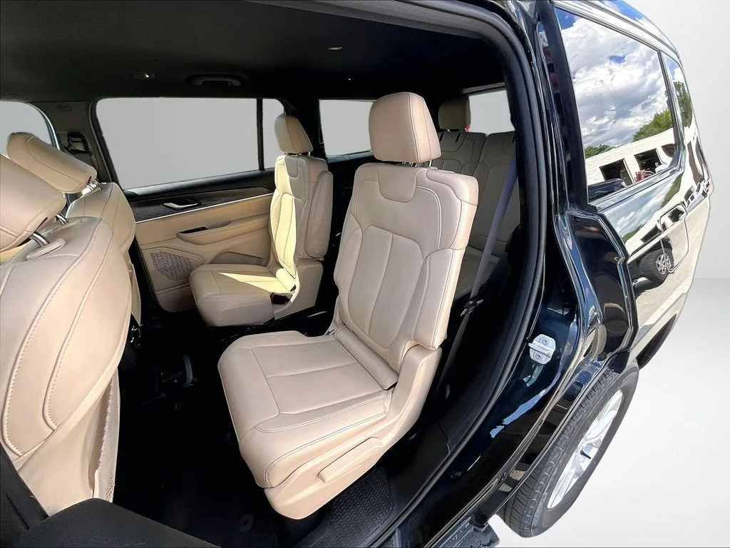 Used 2023 Black Jeep Limited image 27