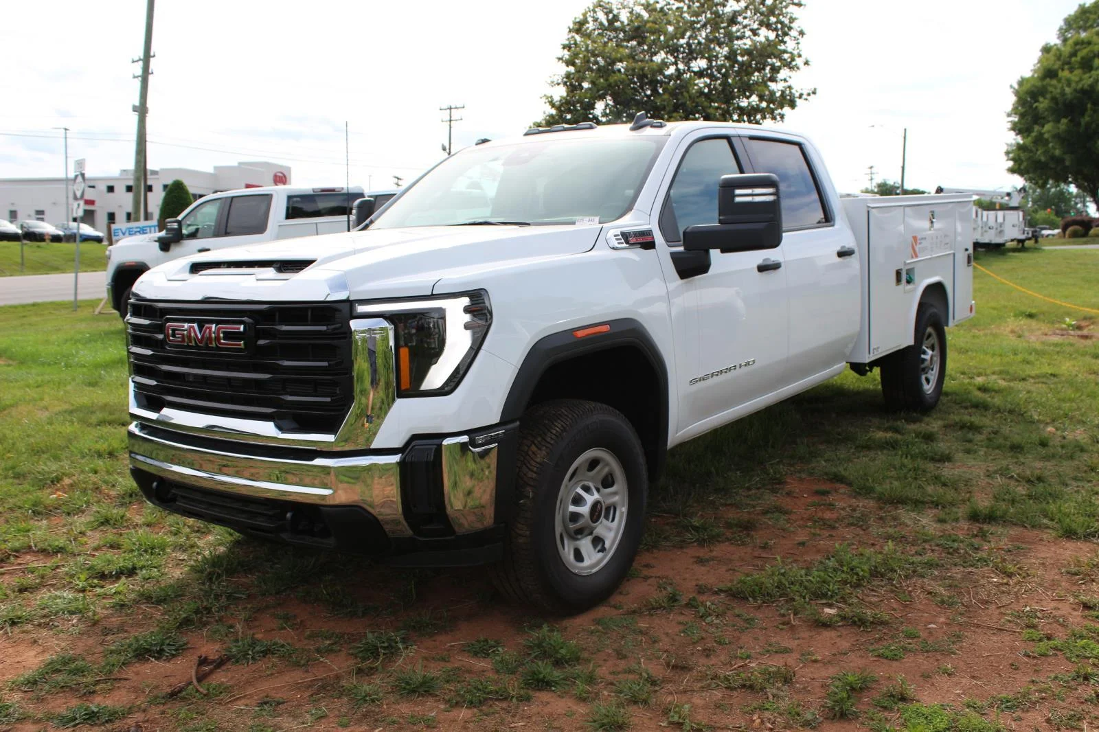New 2025 Summit White GMC Pro image 3