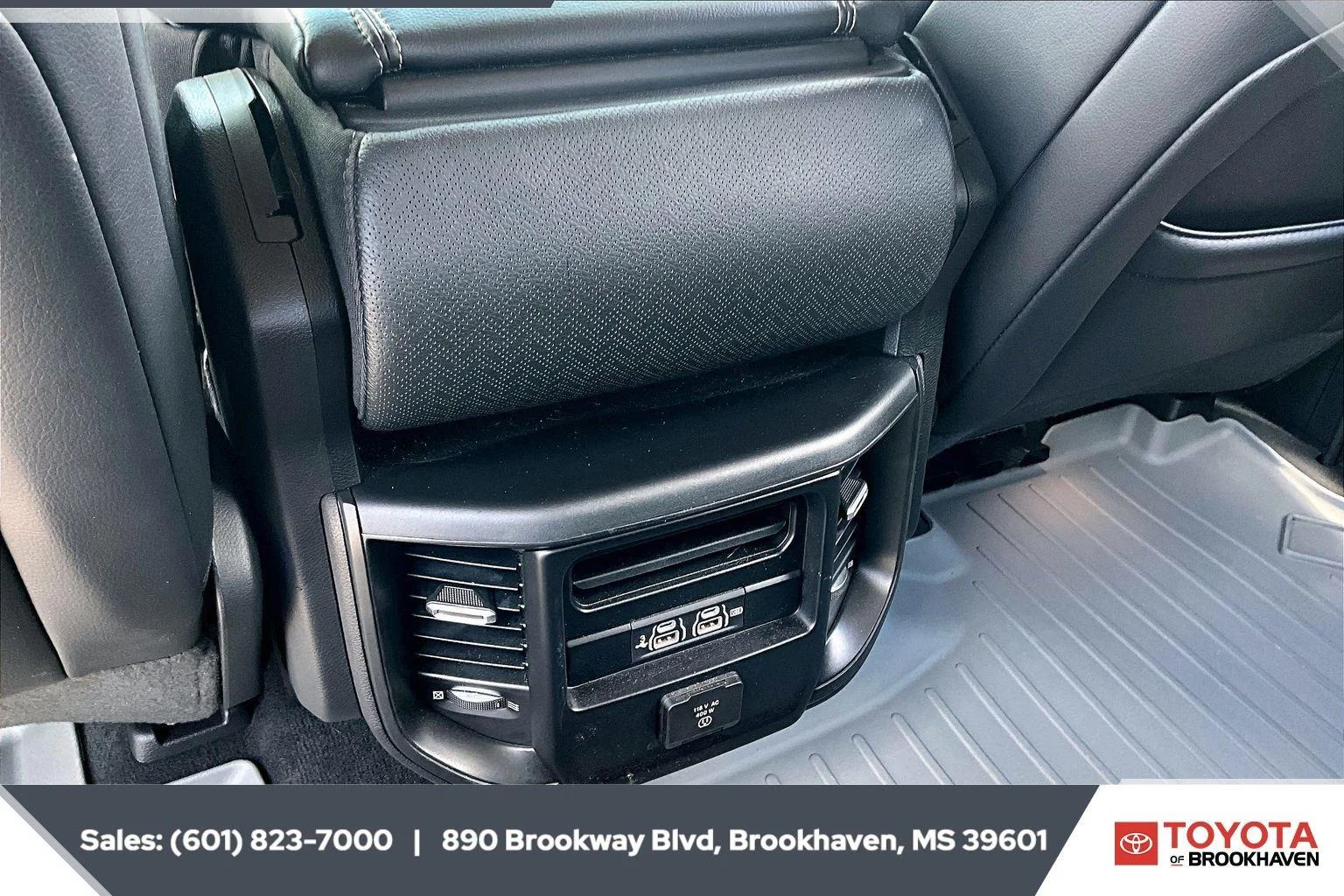 Used 2020 Delmonico Red Pearlcoat Ram Laramie image 24