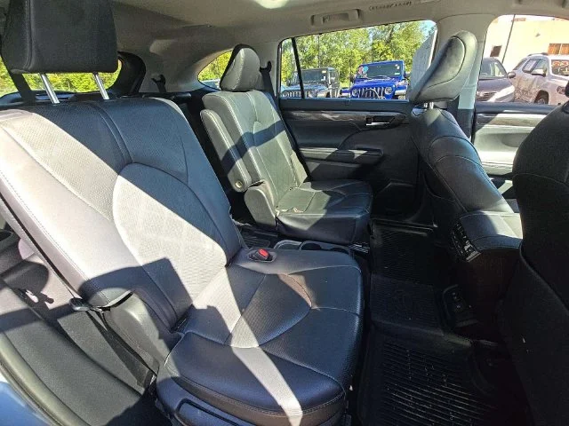 Used 2020 Blue Toyota Platinum image 9