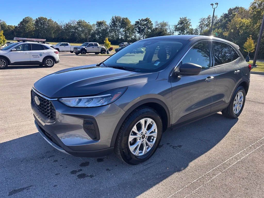 Used 2023 Gray Ford Active image 3