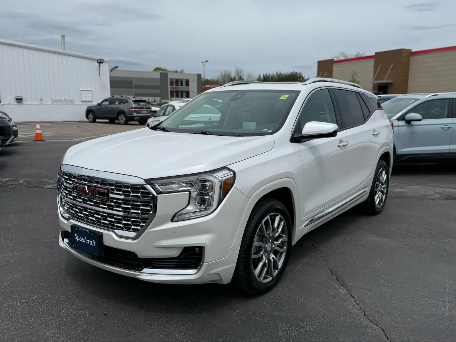 Used 2023 White Frost Tricoat GMC Denali image 3