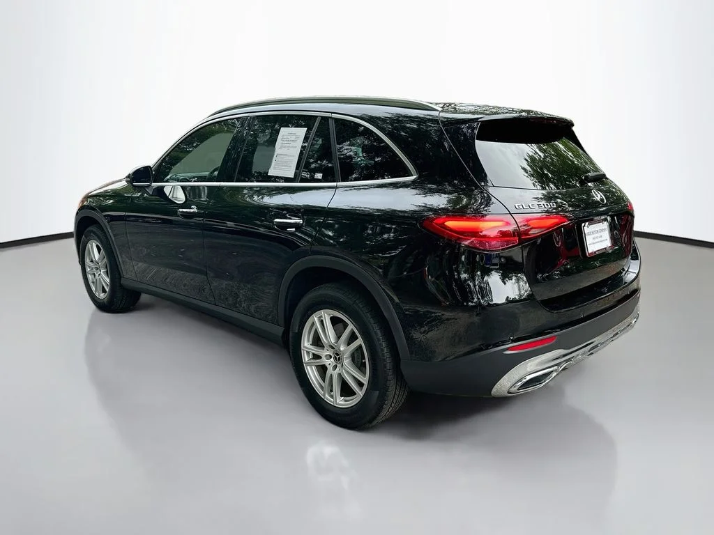 Used 2025 Black Mercedes-Benz GLC 300 image 3