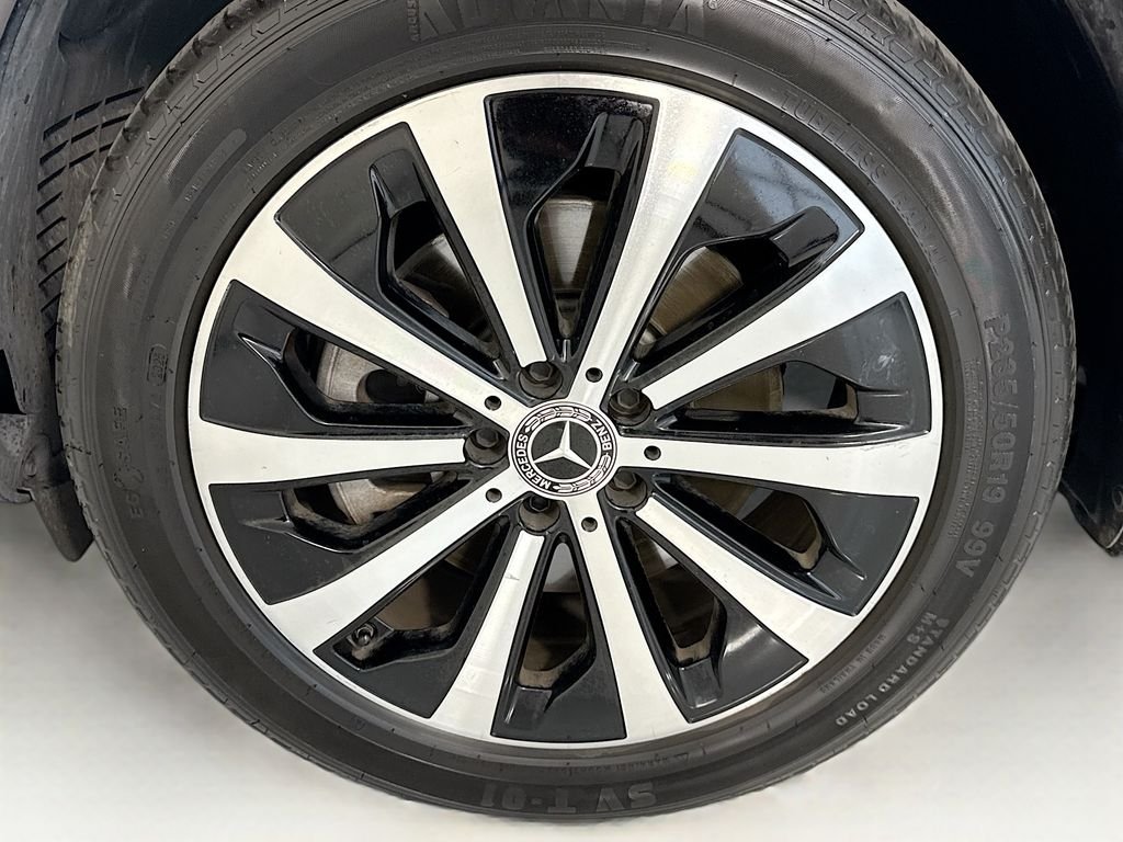 Used 2023 Iridium Silver Metallic Mercedes-Benz GLB 250 image 30