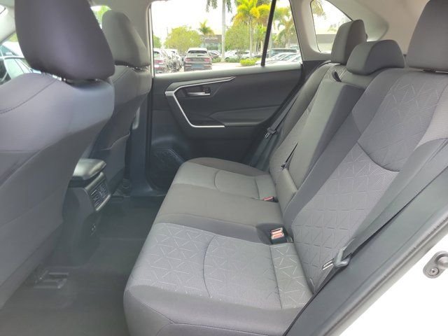 2020 Toyota RAV4 XLE - Photo 8