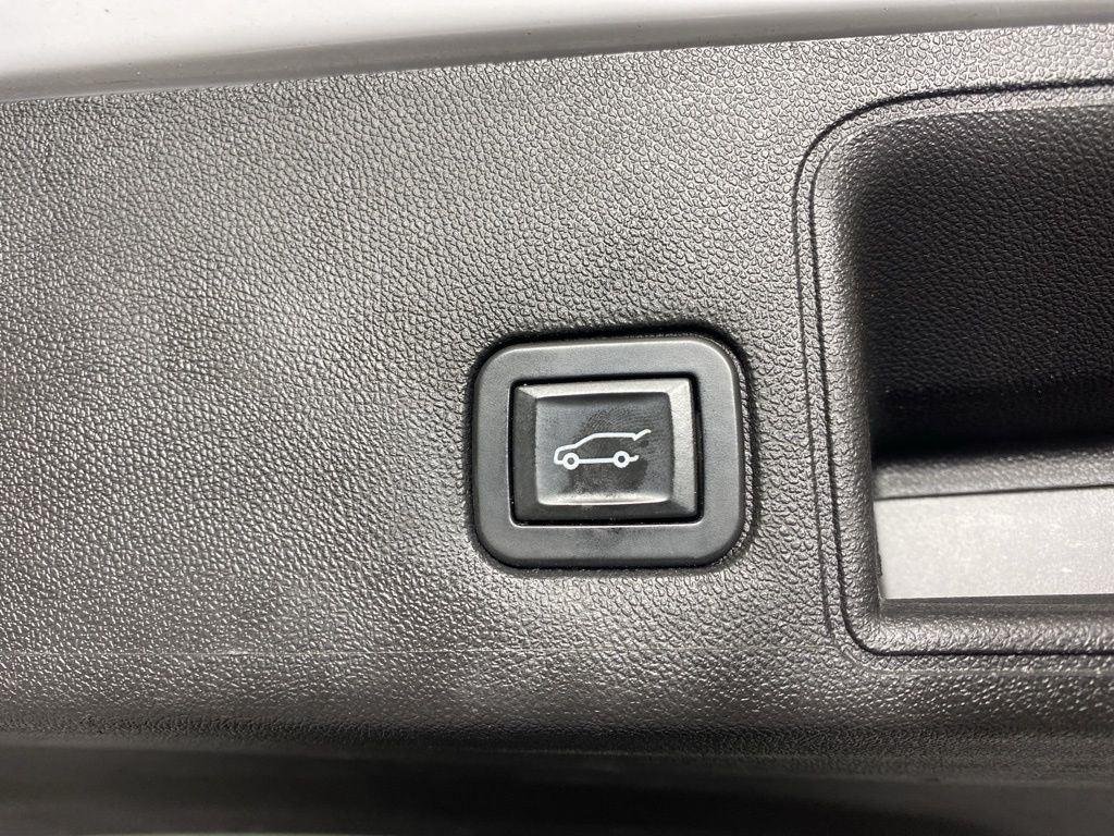 Used 2019 Summit White GMC SLE image 27