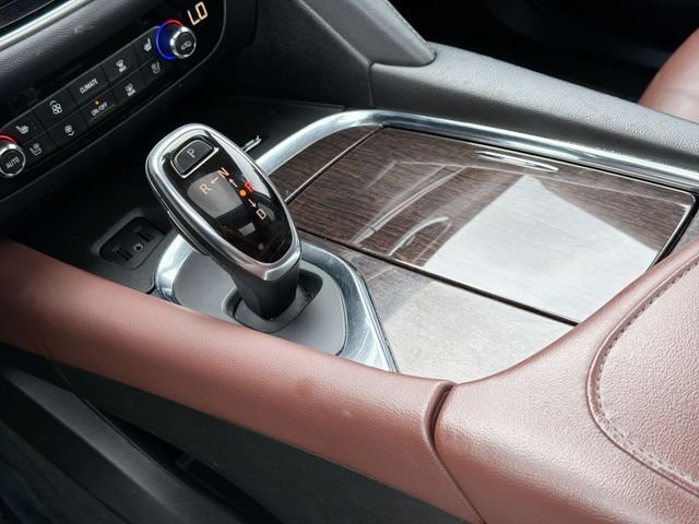 Used 2018 White Buick Avenir image 24