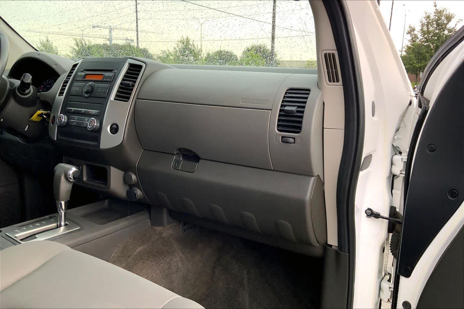 Used 2012 Avalanche Nissan S image 17