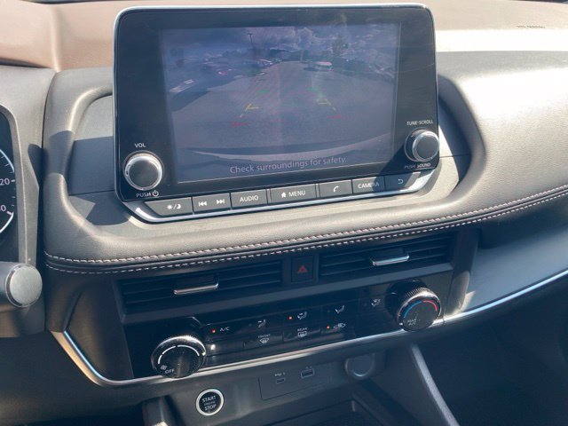 Used 2023 Glacier White Nissan S image 18