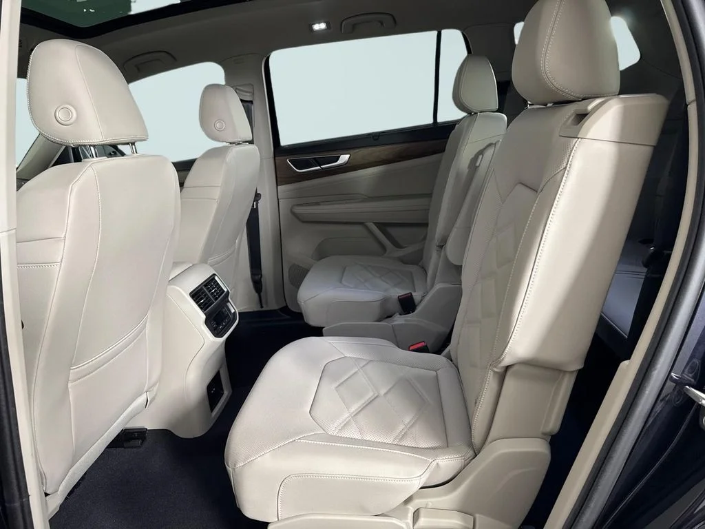 New 2026 Black Volkswagen 2.0T SE w/Technology image 13