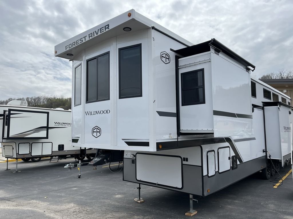 2025 Forest River Wildwood Laminated Towables photo 3