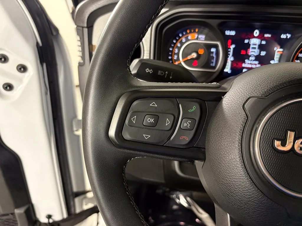 Used 2025 White Jeep Sport S image 19